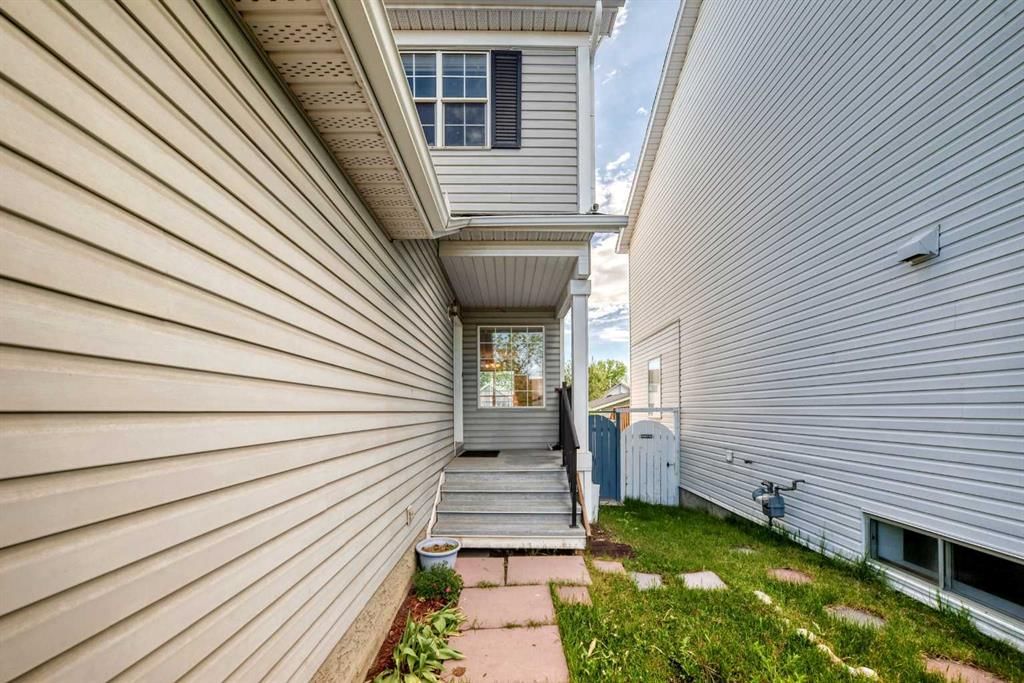 10800 Hidden Valley Drive NW, Calgary — photo 2 of 45