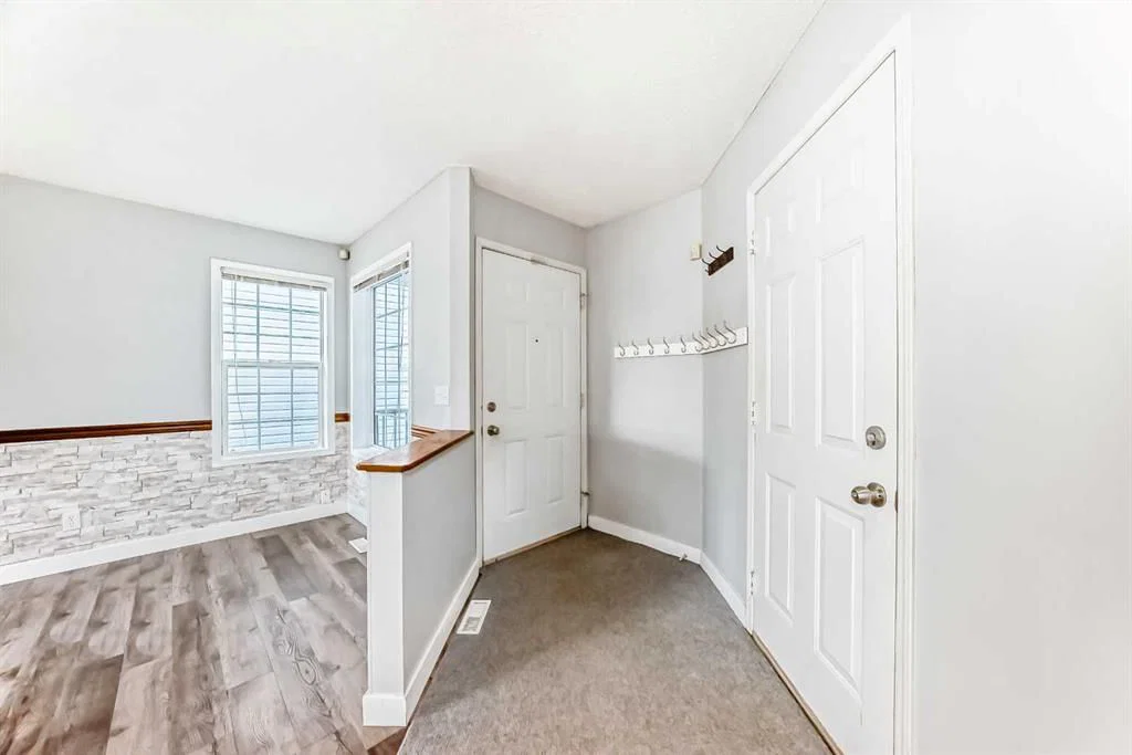 10800 Hidden Valley Drive NW, Calgary — photo 4 of 45