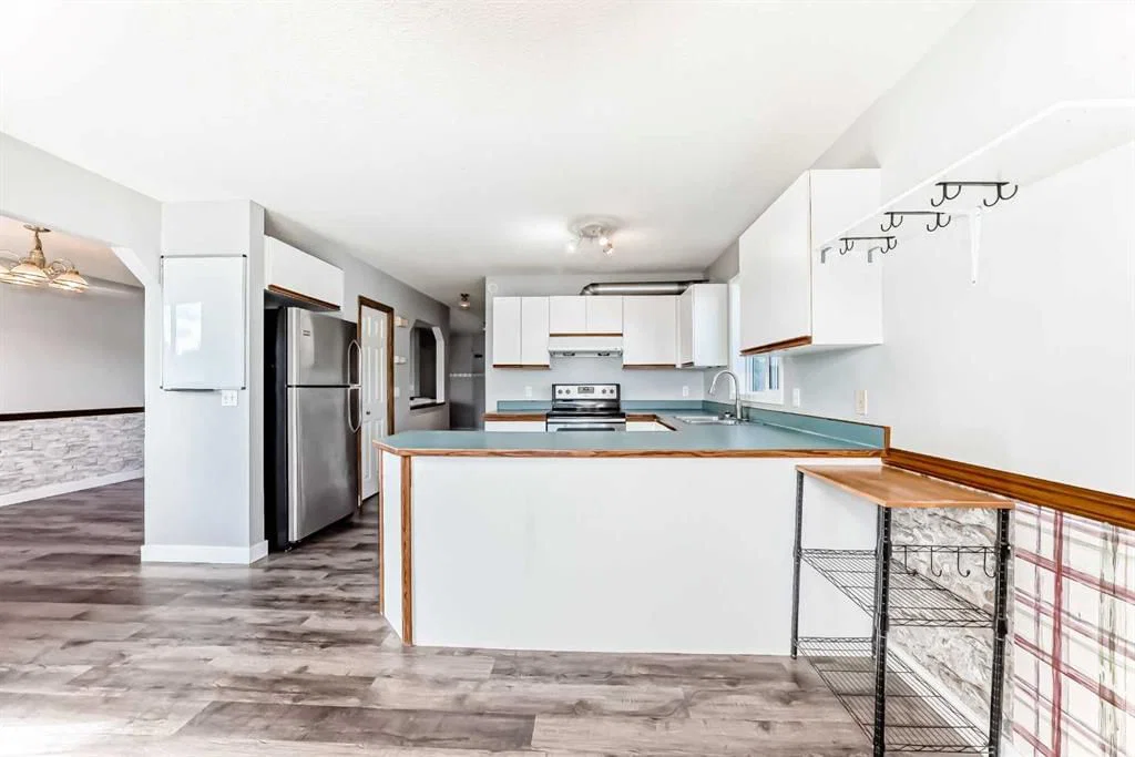10800 Hidden Valley Drive NW, Calgary — photo 5 of 45