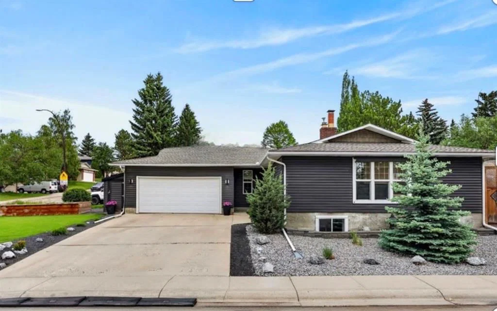 104 Silver Springs Green NW, Calgary — main listing photo