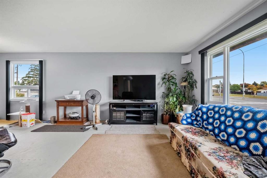 1219 68 Street NE, Calgary — photo 5 of 50
