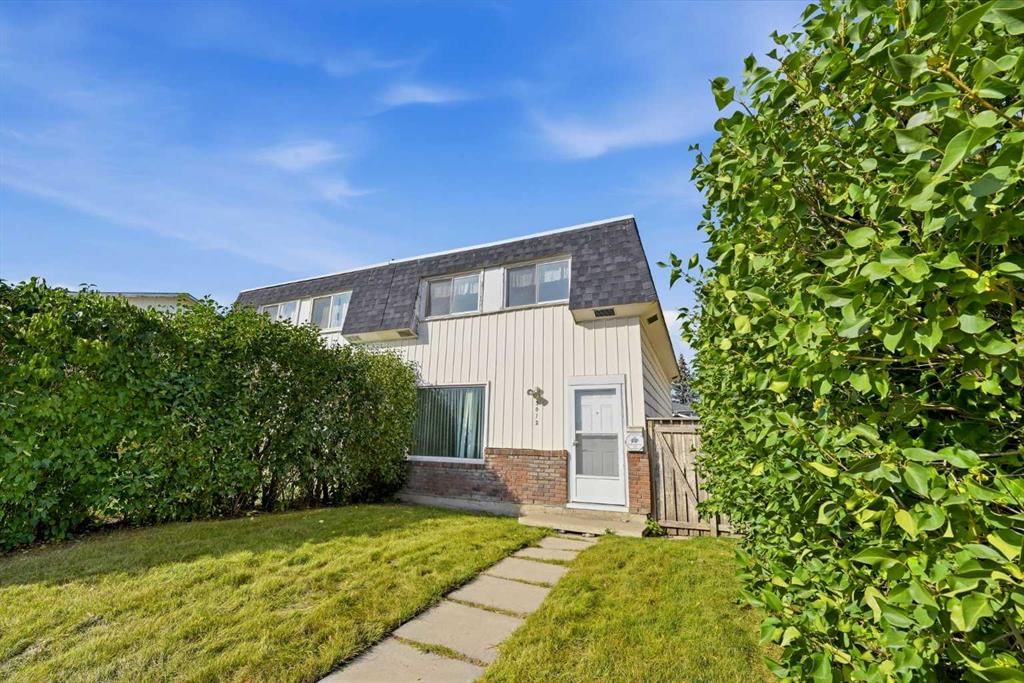 3012 Dover Crescent SE, Calgary — photo 3 of 28