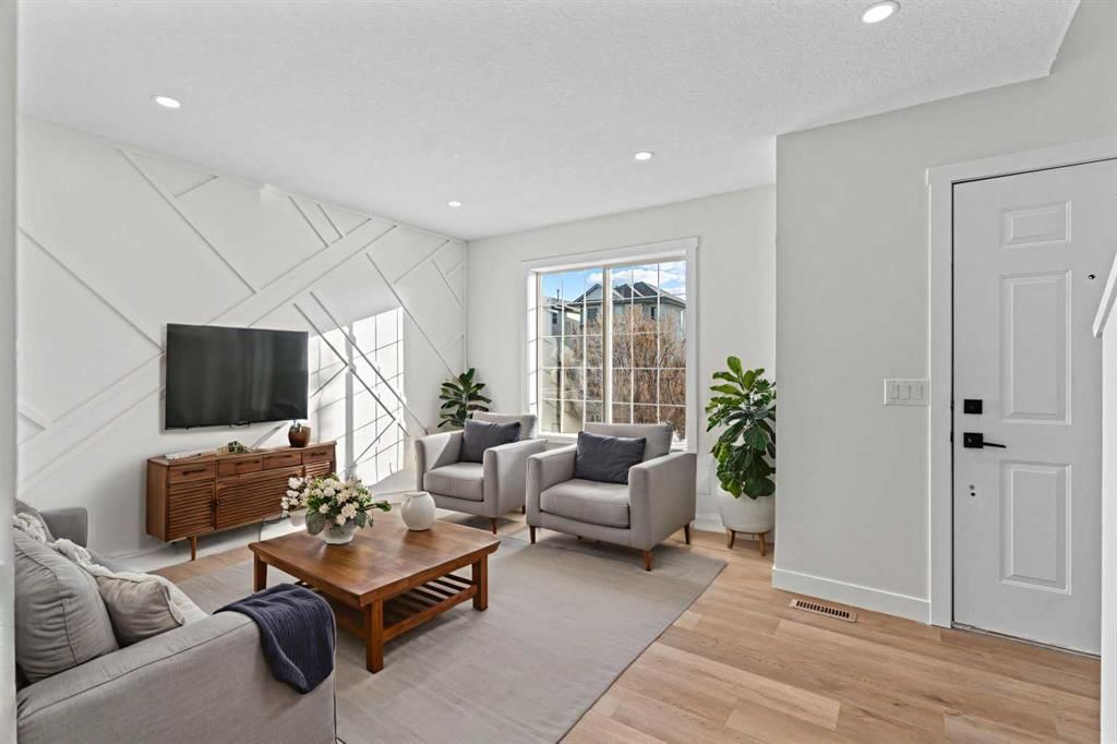 52 Martin Crossing Rise NE, Calgary — photo 3 of 26