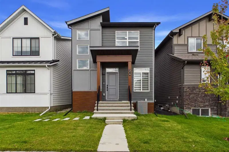24 Rowmont Common NW, Calgary — main listing photo