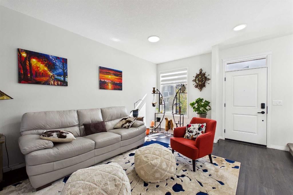 24 Rowmont Common NW, Calgary — photo 4 of 46