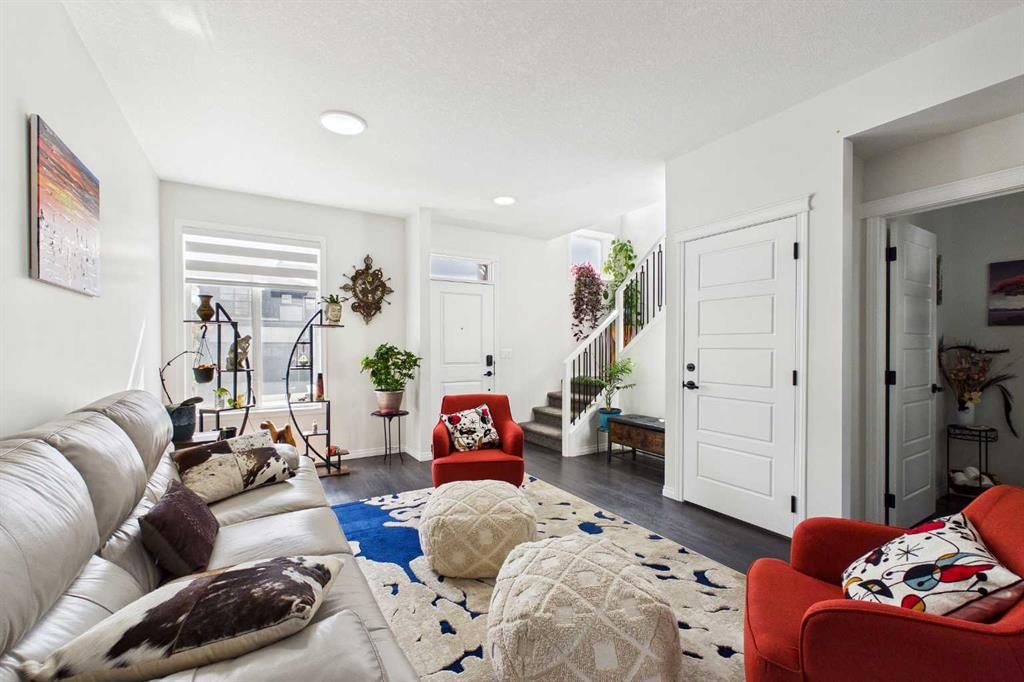 24 Rowmont Common NW, Calgary — photo 5 of 46