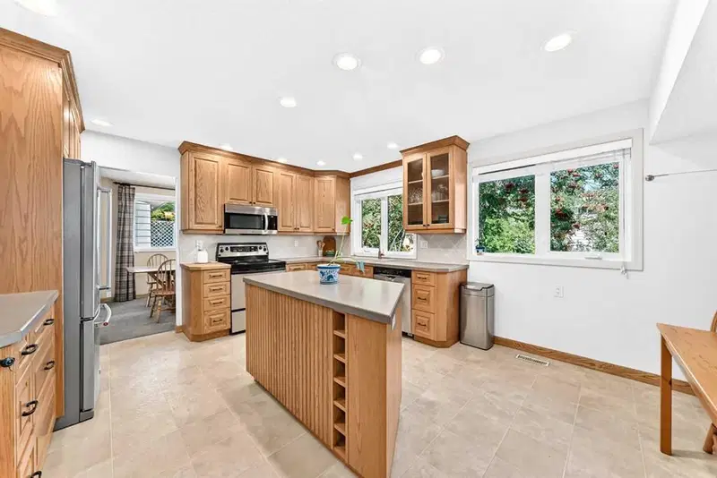 12 Cantrell Bay SW, Calgary — photo 2 of 50