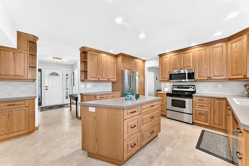 12 Cantrell Bay SW, Calgary — photo 3 of 50