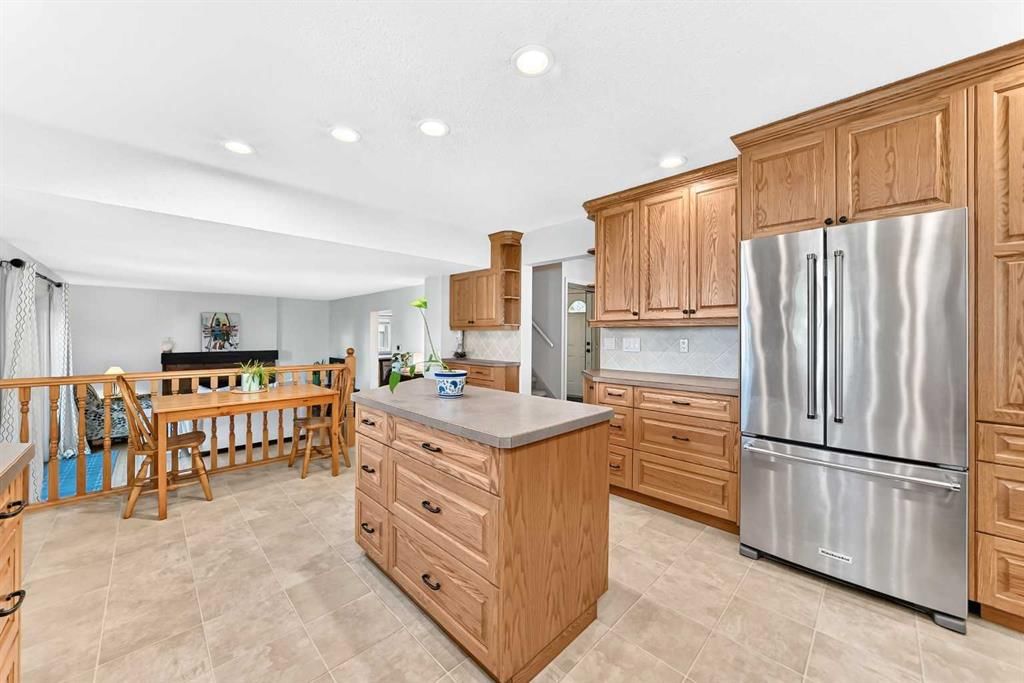 12 Cantrell Bay SW, Calgary — photo 5 of 50