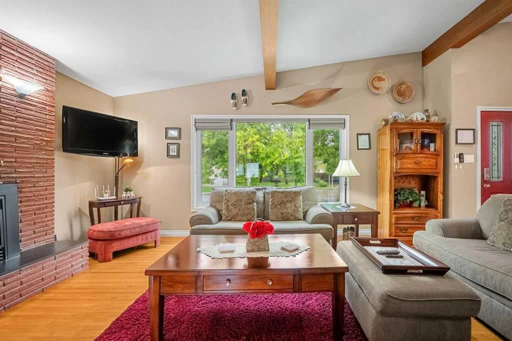 4116 Brisebois Drive NW, Calgary — photo 5 of 50