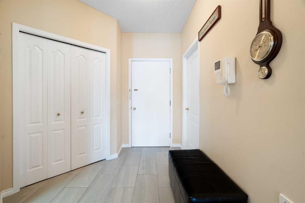 2107 Patterson View SW, Calgary — photo 2 of 46