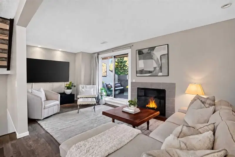1611, 2520 Palliser Drive SW, Calgary — main listing photo