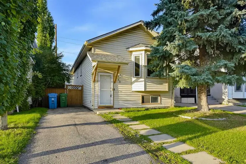 13 Shawglen Court SW, Calgary — photo 2 of 38