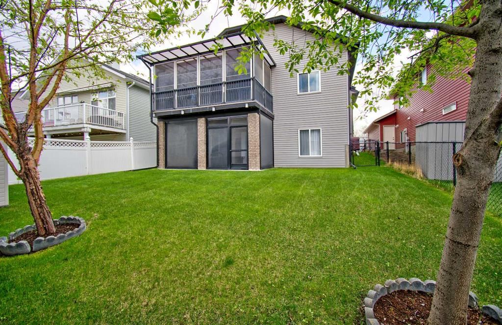 49 Thornfield Close SE, Airdrie — photo 2 of 50
