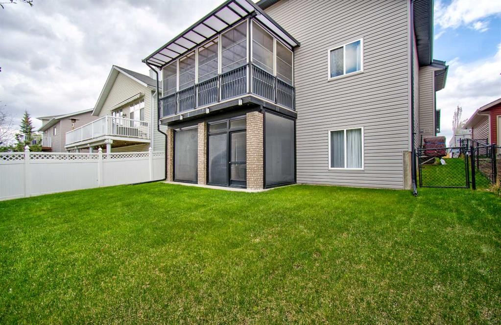 49 Thornfield Close SE, Airdrie — photo 3 of 50