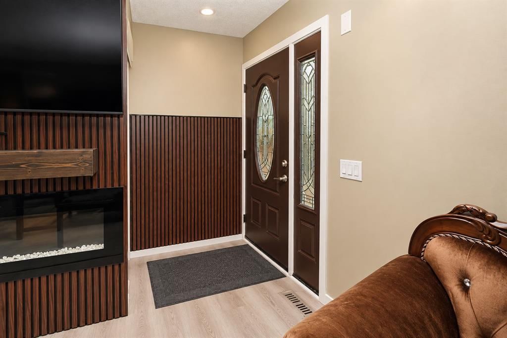 707 Malvern Drive NE, Calgary — photo 3 of 41