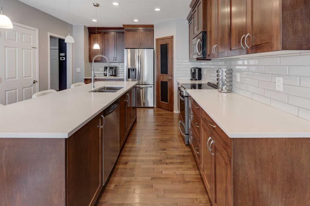 50 Pantego Point NW, Calgary — photo 3 of 43