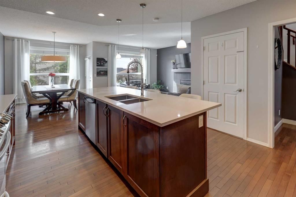 50 Pantego Point NW, Calgary — photo 4 of 43