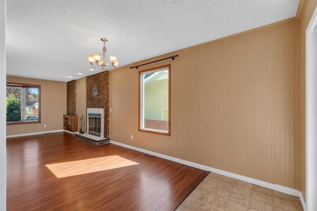 335 Queensland Drive SE, Calgary — photo 5 of 36