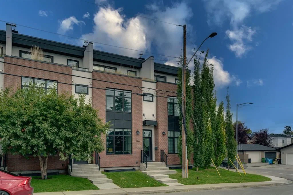 2106 49 Avenue SW, Calgary — photo 2 of 50