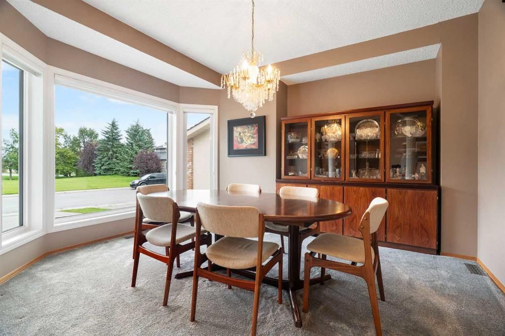 190 Woodpark Circle SW, Calgary — photo 2 of 44