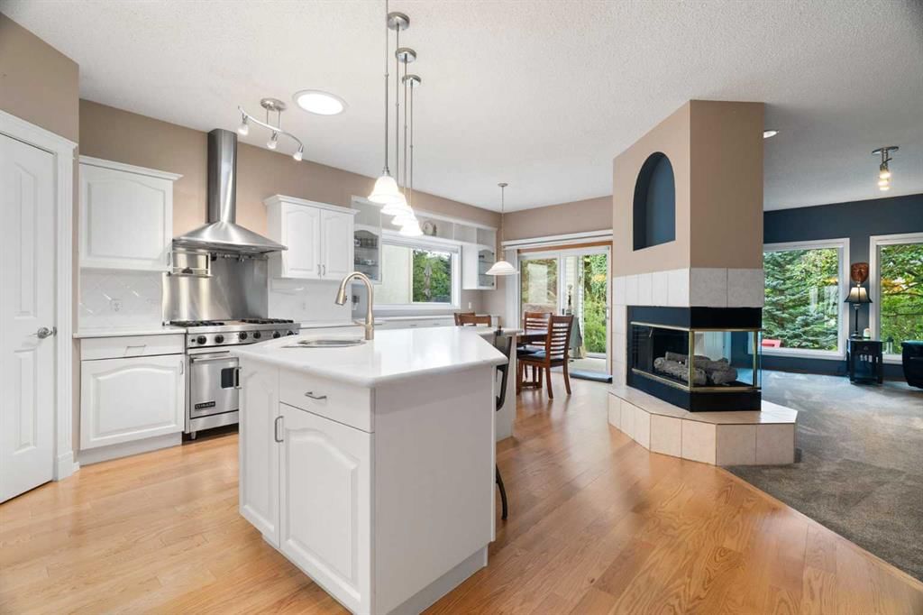 190 Woodpark Circle SW, Calgary — photo 3 of 44