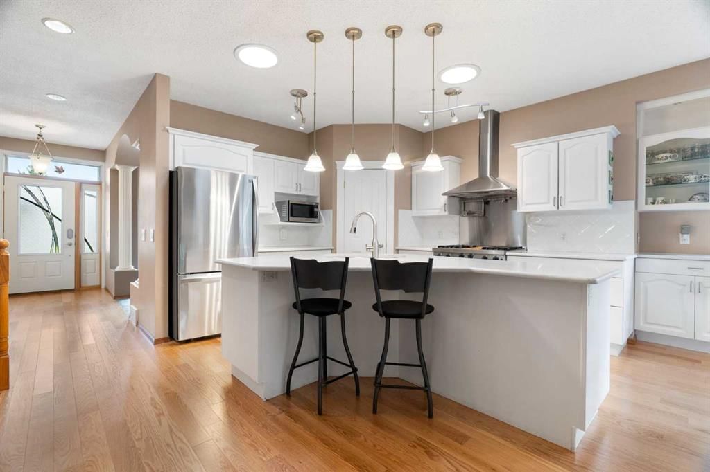 190 Woodpark Circle SW, Calgary — photo 4 of 44