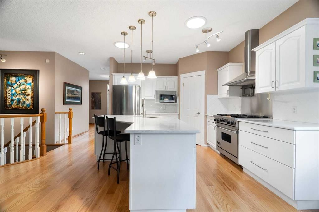 190 Woodpark Circle SW, Calgary — photo 5 of 44