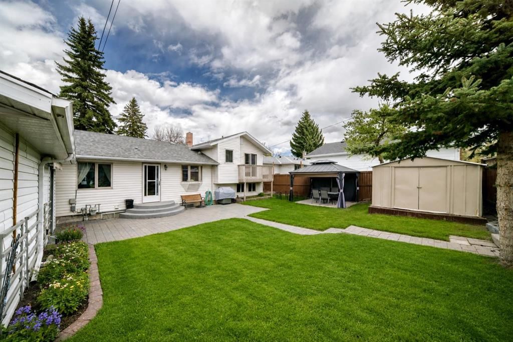 4039 5 Avenue SW, Calgary — main listing photo