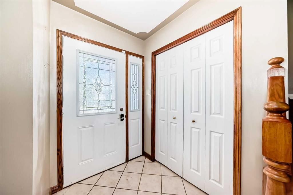 4039 5 Avenue SW, Calgary — photo 4 of 46