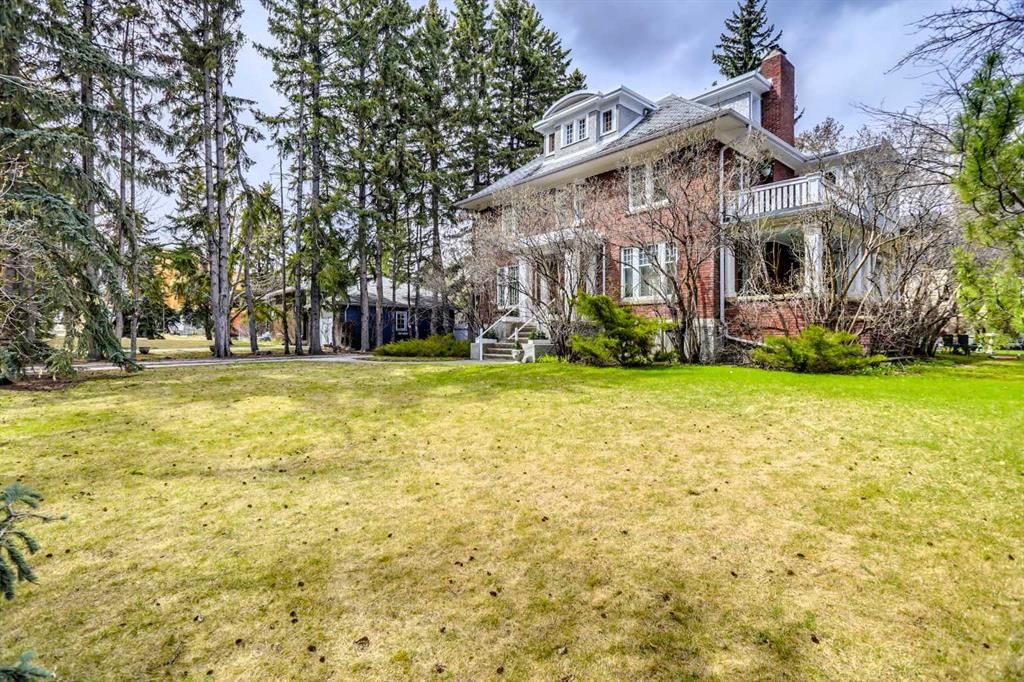 916 Durham Avenue SW, Calgary — main listing photo