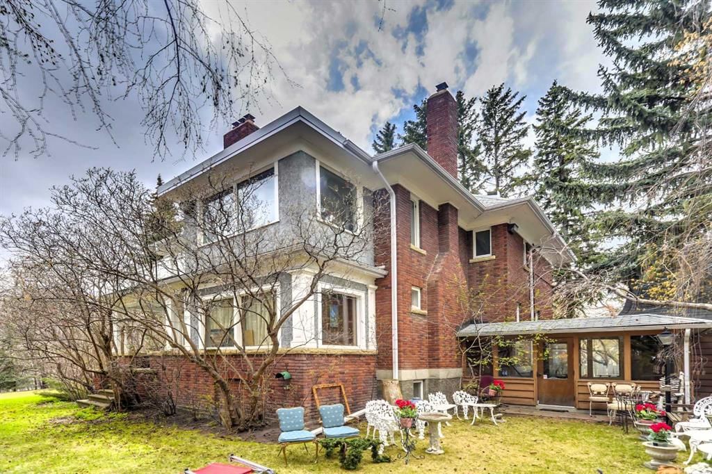 916 Durham Avenue SW, Calgary — photo 5 of 7