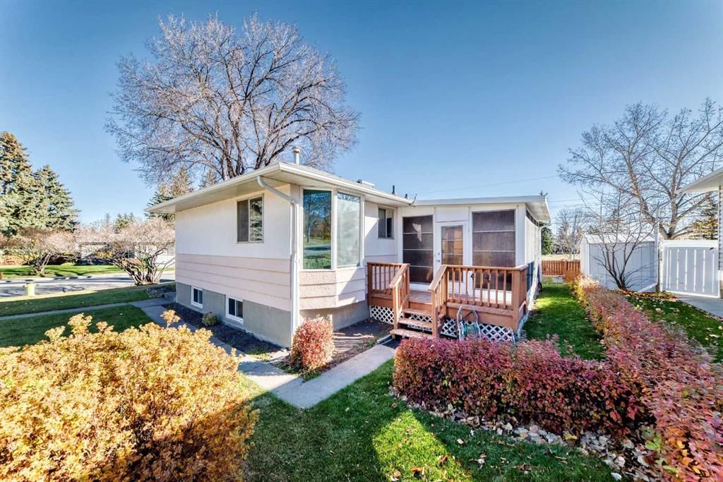 3 Croydon Road NW, Calgary — photo 2 of 49