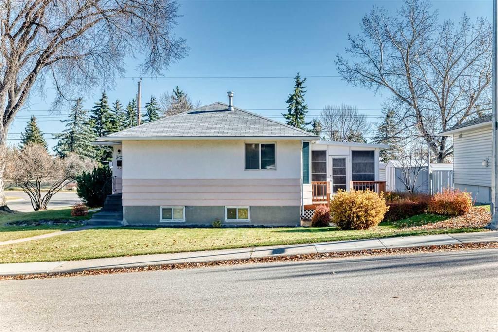 3 Croydon Road NW, Calgary — photo 3 of 49