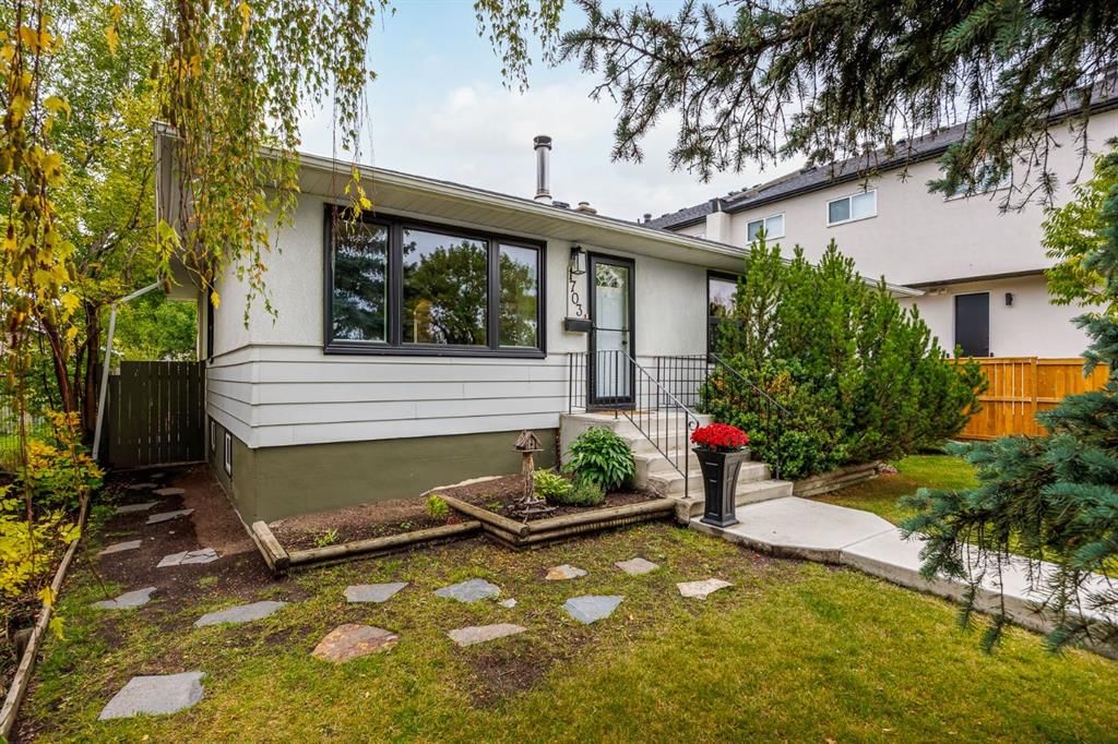 1703 31 Street SW, Calgary — photo 2 of 50