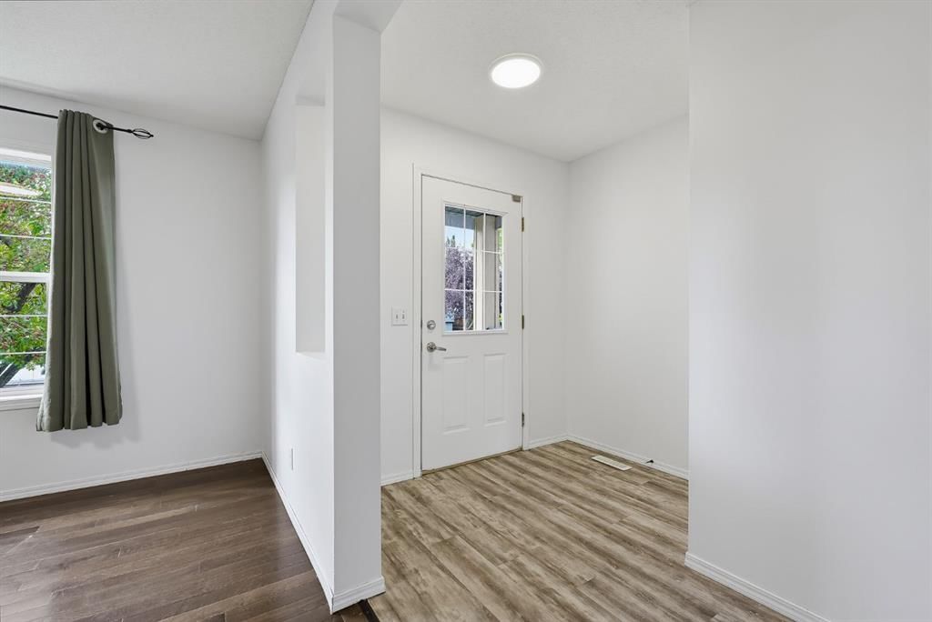 15 Coventry Link NE, Calgary — photo 2 of 26