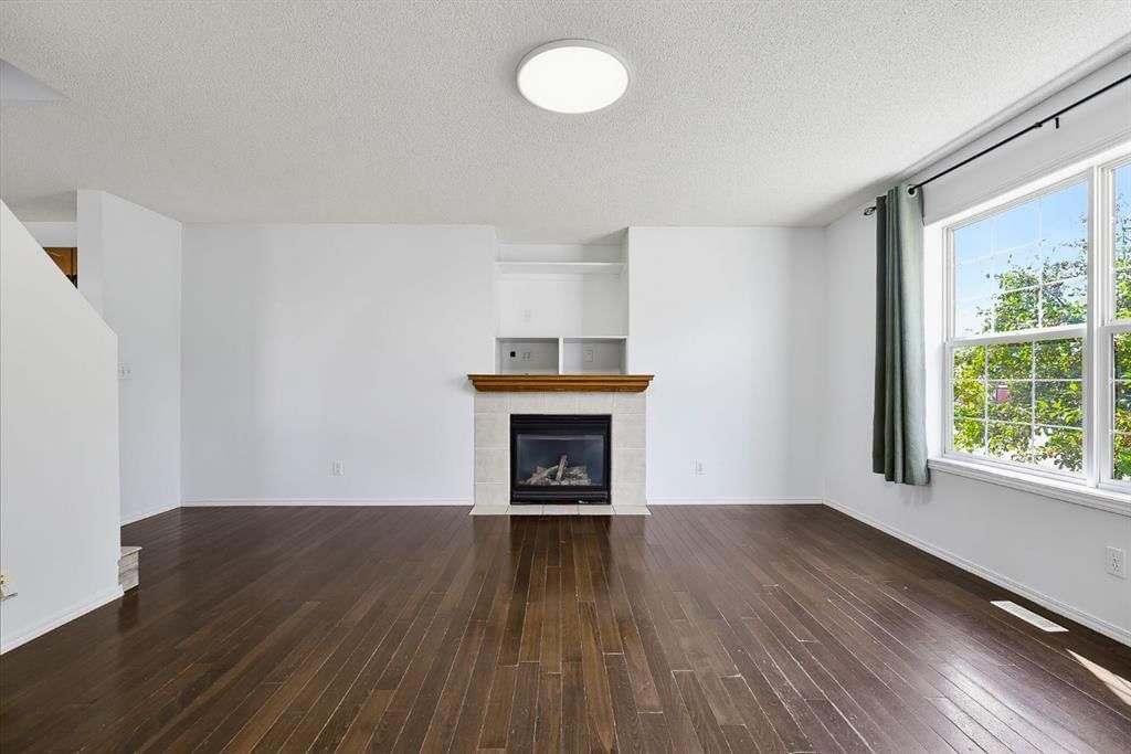 15 Coventry Link NE, Calgary — photo 3 of 26