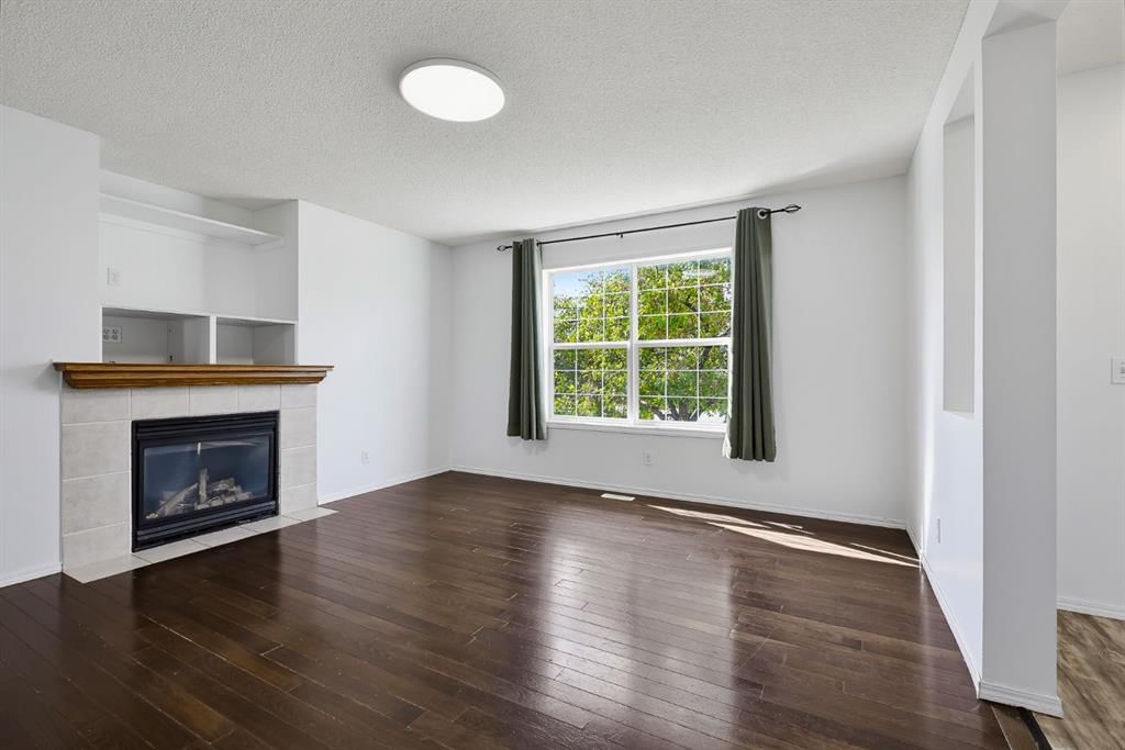 15 Coventry Link NE, Calgary — photo 4 of 26