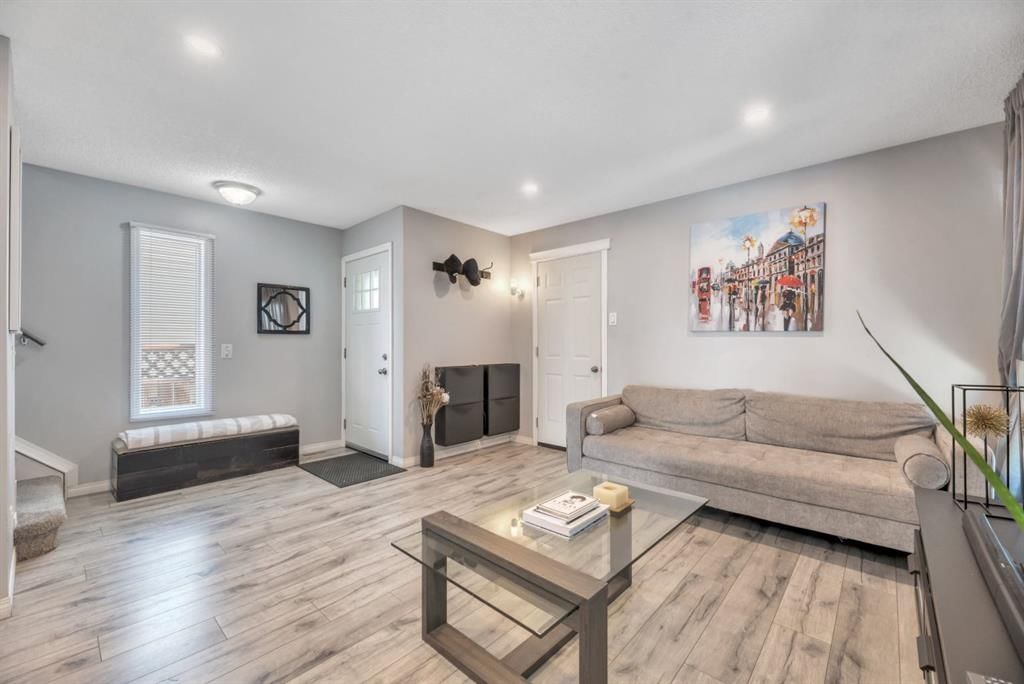 7 San Diego Manor NE, Calgary — photo 4 of 35