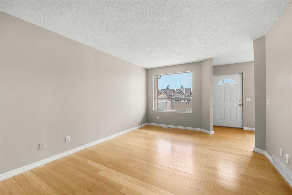 161 Sandpiper Lane NW, Calgary — photo 2 of 34