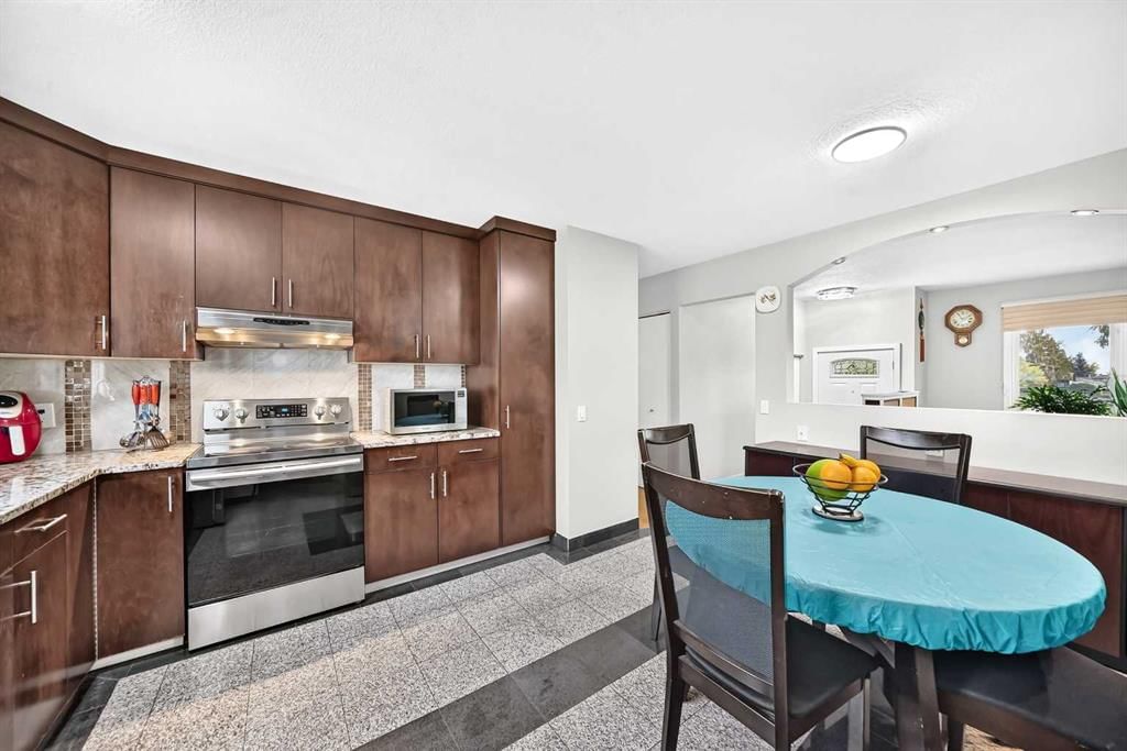 4912 Rundlehorn Drive NE, Calgary — photo 4 of 39