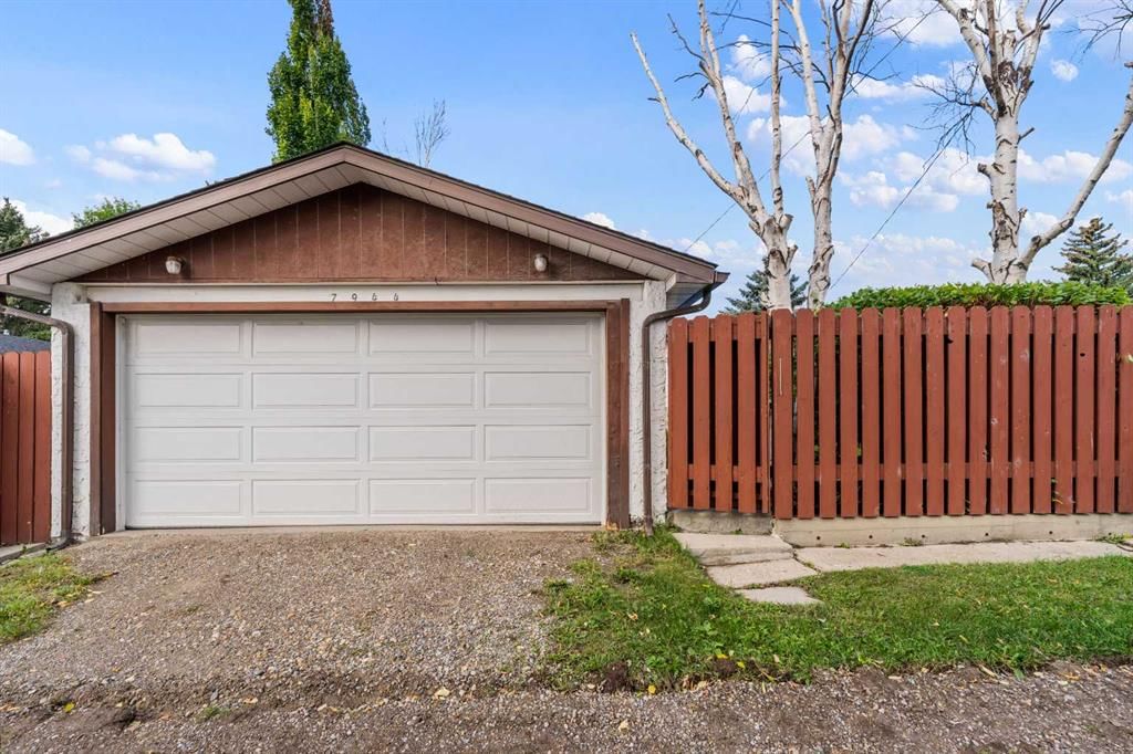 7944 Huntington Road NE, Calgary — photo 2 of 44