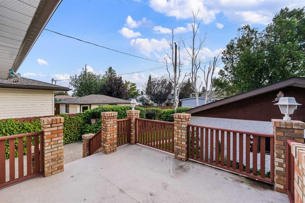 7944 Huntington Road NE, Calgary — photo 4 of 44