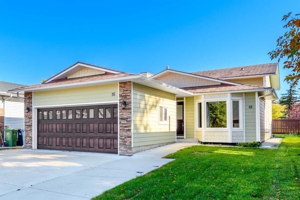 16 DEERSAXON Circle SE, Calgary — photo 2 of 38