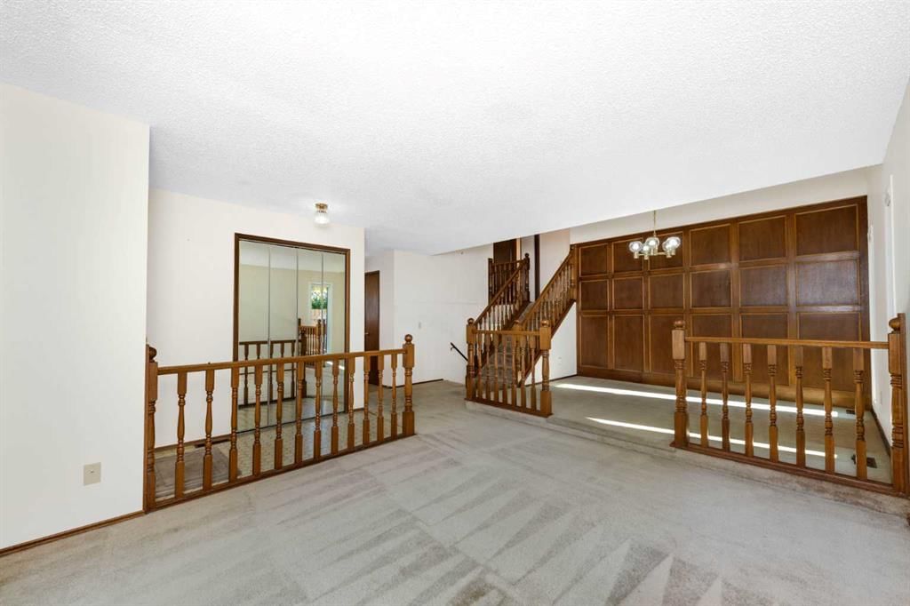 16 DEERSAXON Circle SE, Calgary — photo 5 of 38