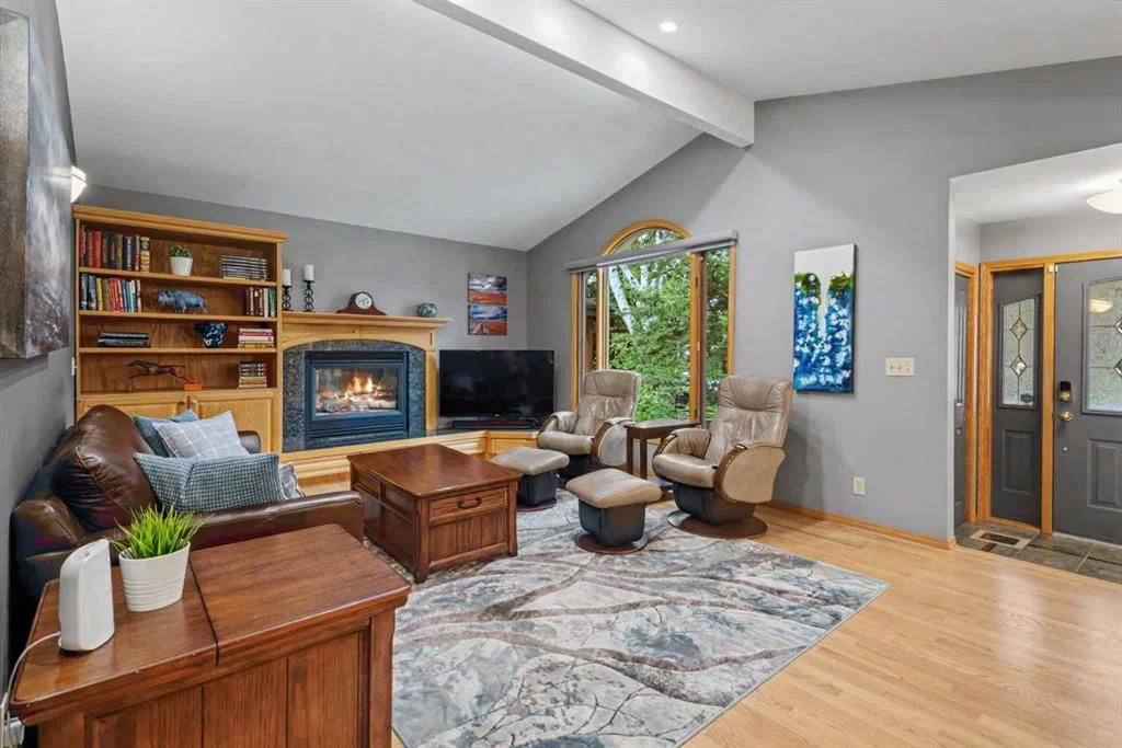 2918 Lathom Crescent SW, Calgary — photo 3 of 44