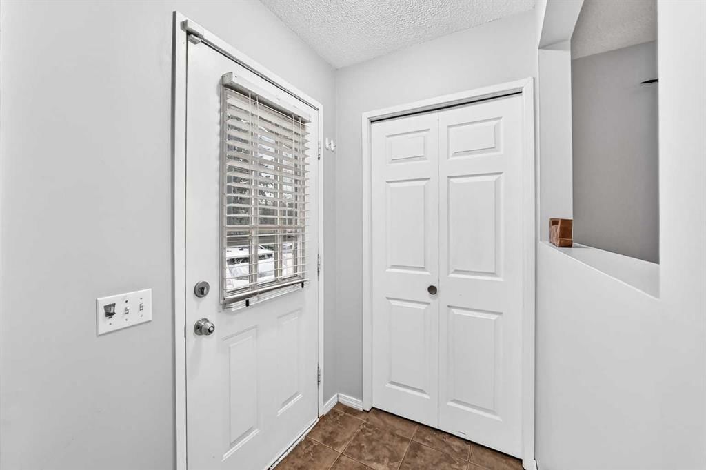 320 Abinger Crescent NE, Calgary — photo 3 of 37