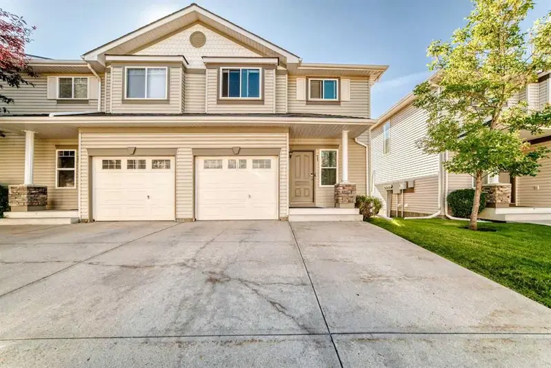 21 Rocky Vista Circle NW, Calgary — main listing photo