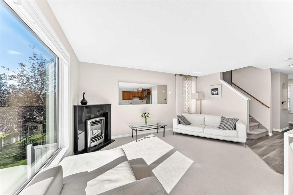 21 Rocky Vista Circle NW, Calgary — photo 2 of 32