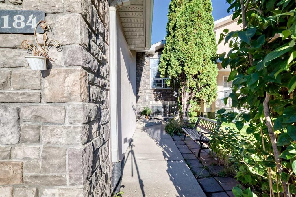 184 Douglas Ridge Green SE, Calgary — photo 3 of 49